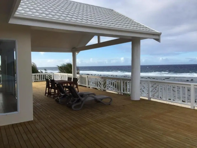 3 Bedrooms Cottage beachfront