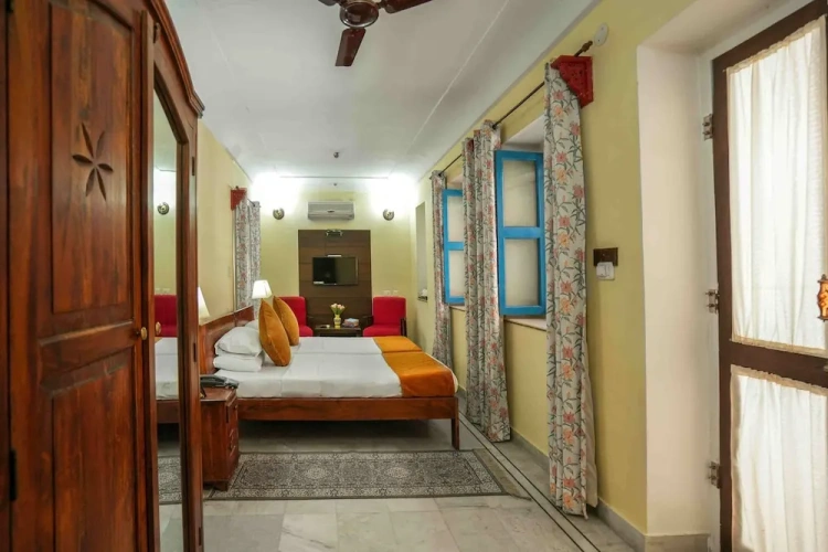 Standard Twin room