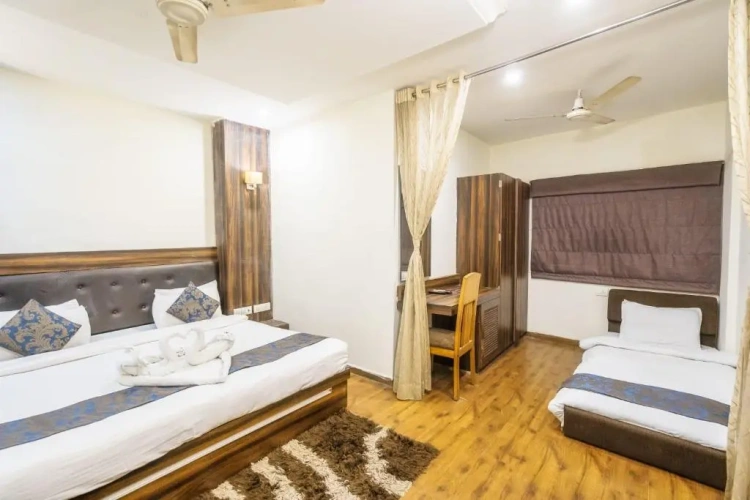 Standard Triple room