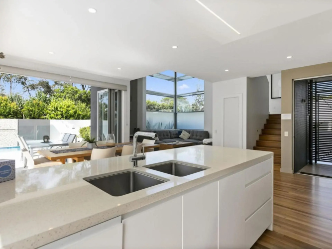 Anna Superbly Stylish Luxury Townhouse