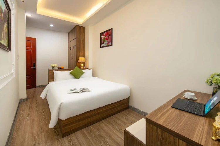 Deluxe Double room with city view
