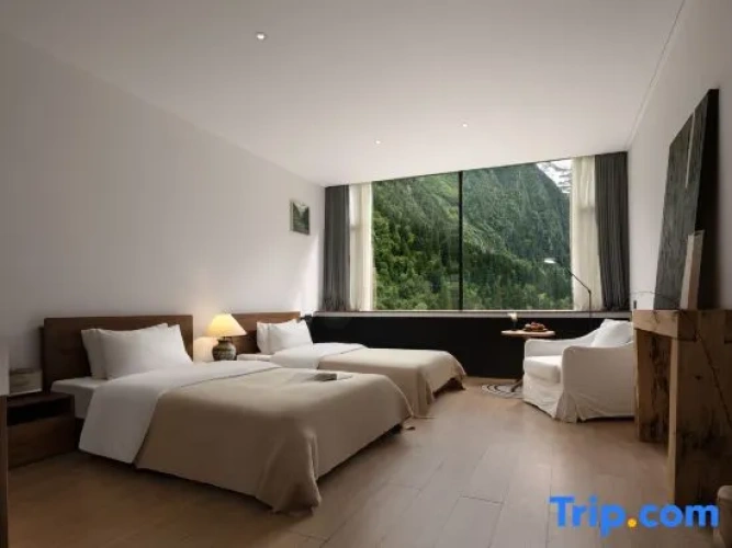 Standard Twin room with mountain view