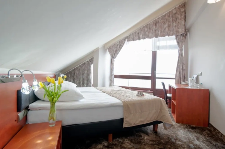 2 Bedrooms Executive room with mountain view