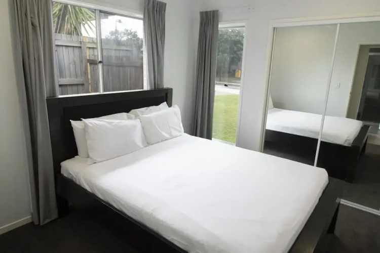 Spacious 4-bed House in Leafy Plainland