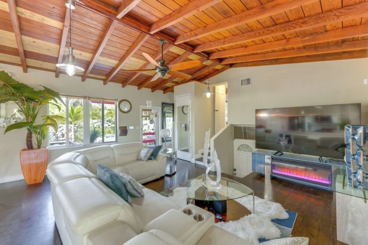 2 Bedrooms Cottage
