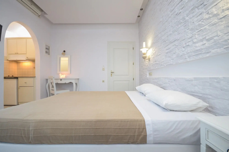 Agia Anna Studios & Apartments