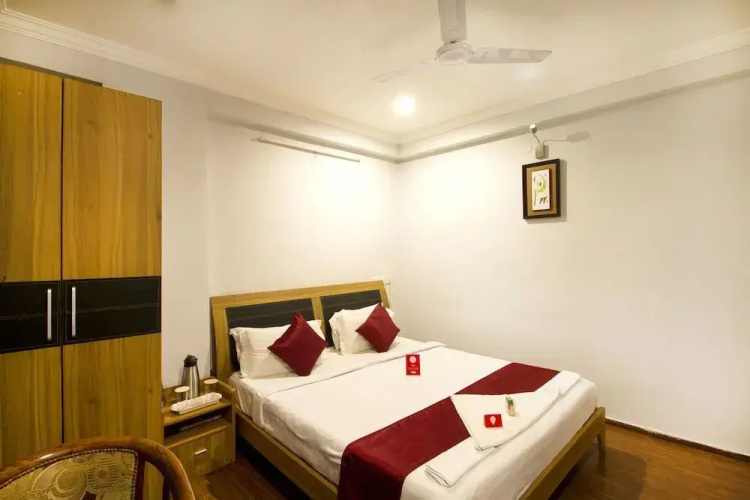 OYO 7552 Hotel SVM Grand