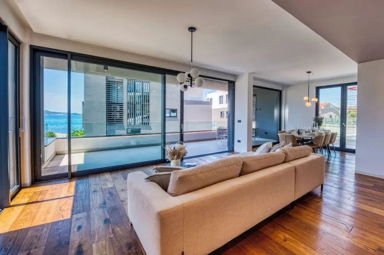 3 Bedrooms Deluxe Apartment beachfront