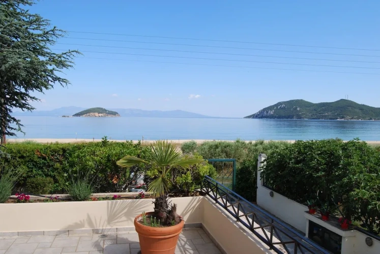 5 Bedrooms Deluxe Villa beachfront