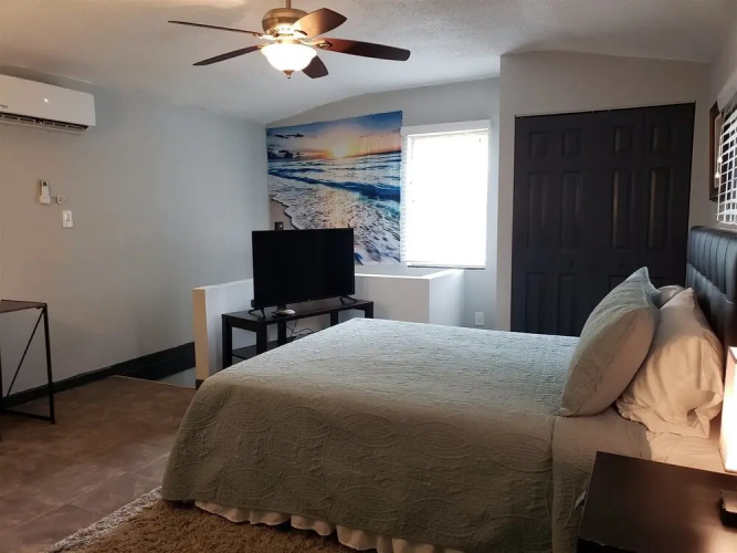 Apartment - 1064 College Street