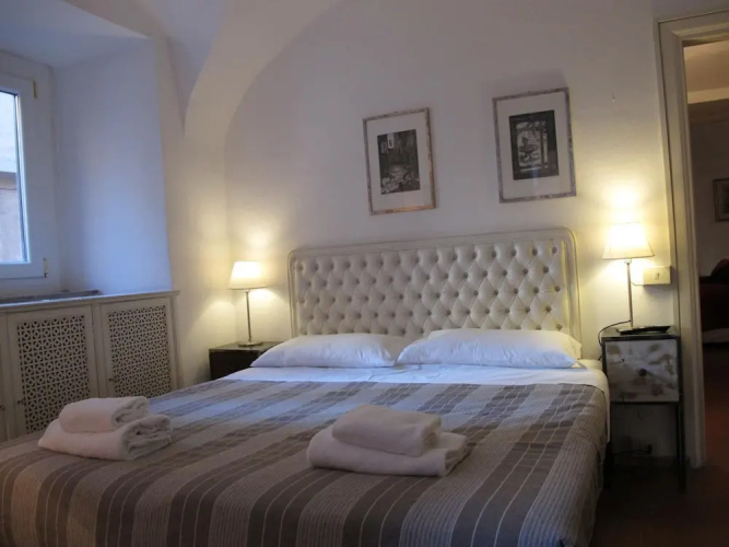 Aurora in Pantheon Apartment
