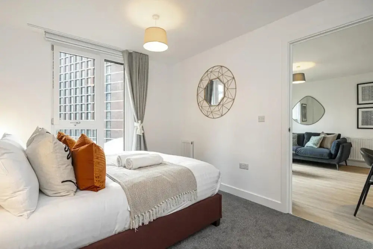 Spacious Central Apartment