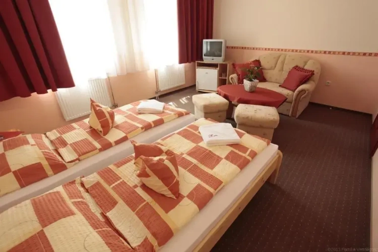 Standard Triple room