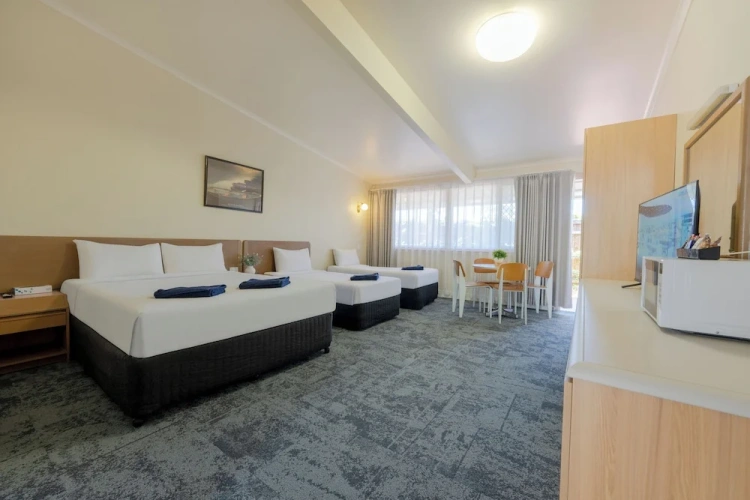 Standard Quadruple room with balcony and with courtyard view
