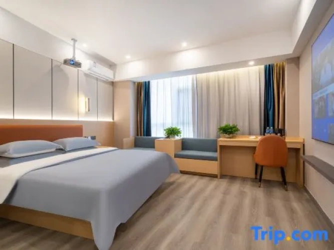 Standard Double room with city view