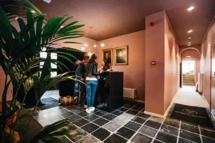 Monsieur Maurice Bar Hotel