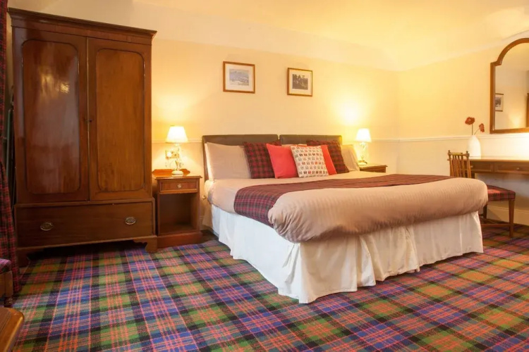 Glenmoriston Arms Hotel