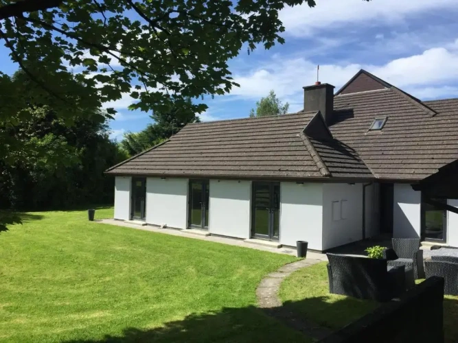Standard Triple room with garden view