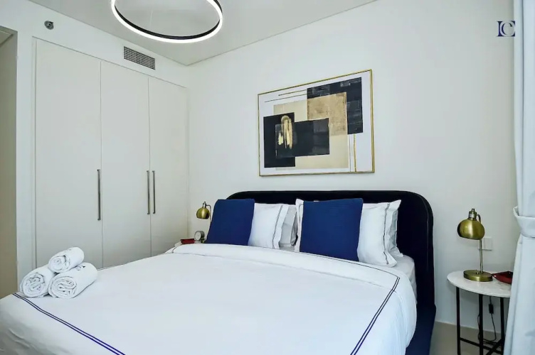 2bedroom Apt in Burj Crown