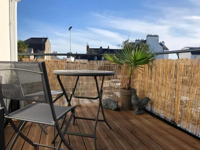 Appartement centre-ville avec terrasse RUSTIQUE