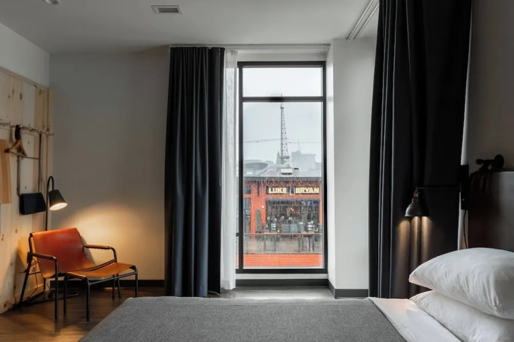 Standard Double room with street view