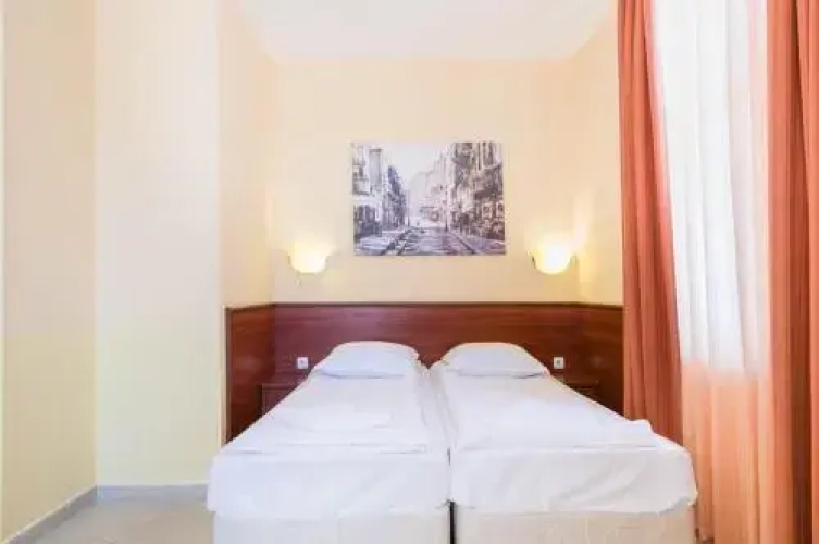 Akroza Hotel