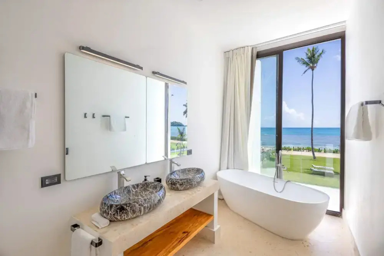6BR Oceanfront Bliss With Private Chef and Pool