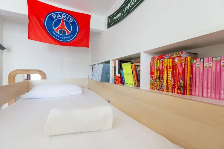 Paris Hideaway in the Theatre District