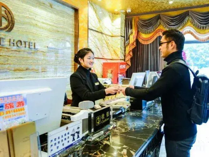 Yuechen Hotel (Xietaizi Subway Station)