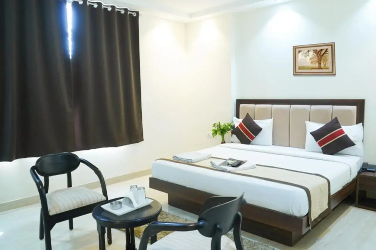 Roomshala 024 Luxury Stays Sector 12