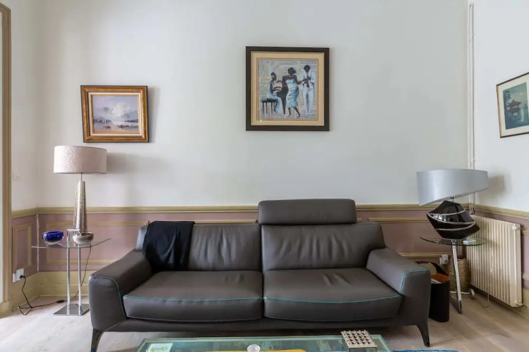 Bright 3BR Apartment With Garden in Gambetta