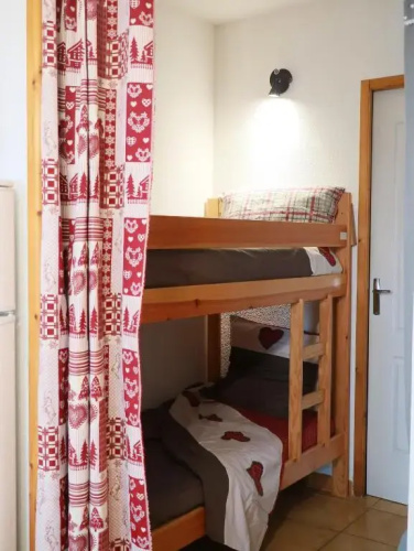 Appartement d'une chambre avec vue sur le lac et wifi a Les Angles a 1 km des pistes