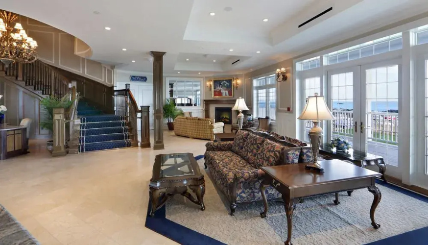 Madison Beach Hotel, Curio Collection by Hilton