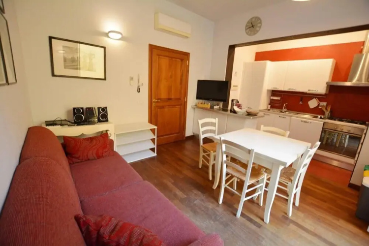 Immaculate 2-bed Apartment in Firenze