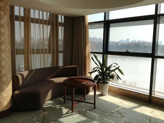 Higher Hotel Yacht Club