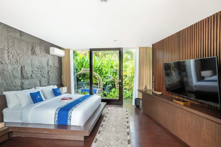 1 Bedroom Deluxe room with pool view