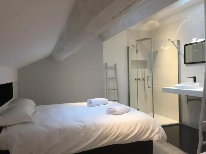3 Bedrooms Apartment