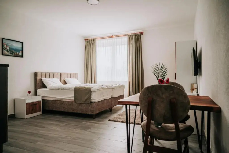 E&B Aparthotel