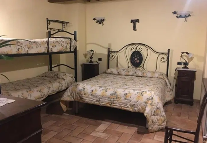 Standard Triple room