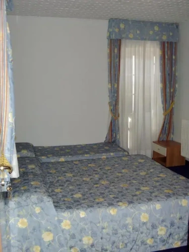 Standard Triple room with balcony and with lake view