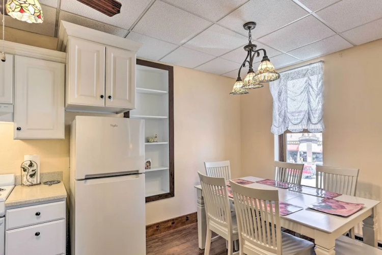 Shop, Hike & Explore! Historic Dtwn Custer Apt
