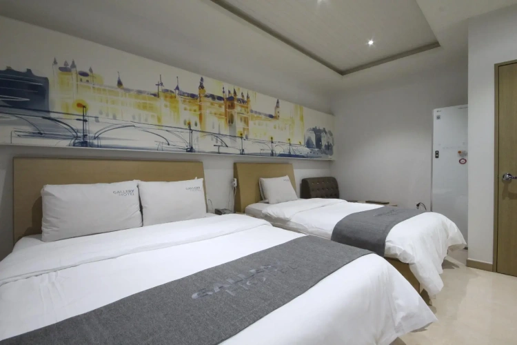 Standard Twin room