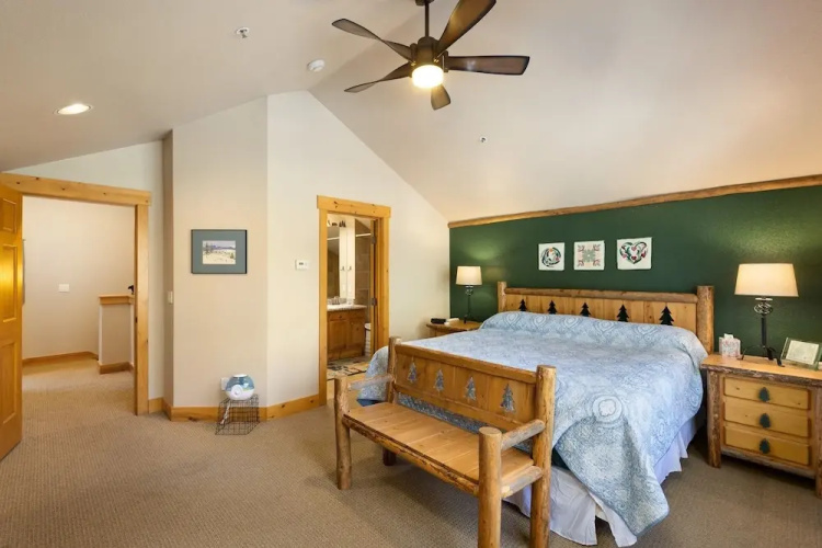 8767 Trappers Crossing 4 Bedroom Condo by RedAwning
