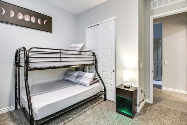 4 Bedrooms Cottage