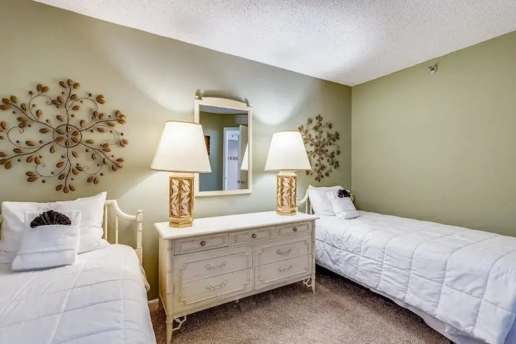 Inlet Reef 617 2 Bedroom Condo by RedAwning