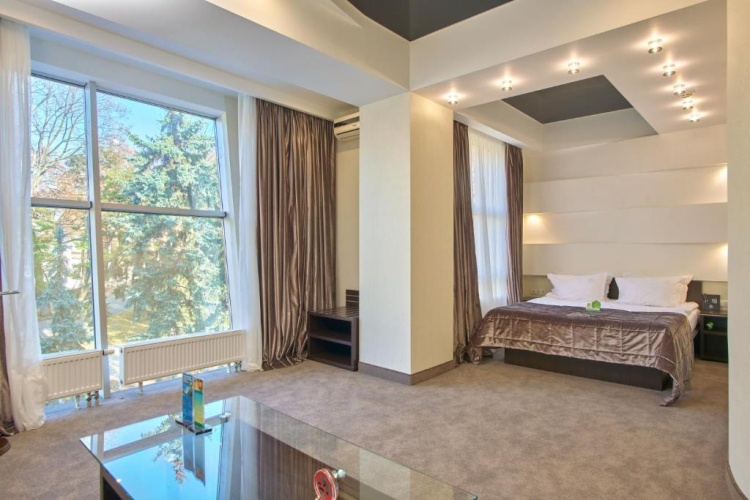 Junior Suite with balcony and with view