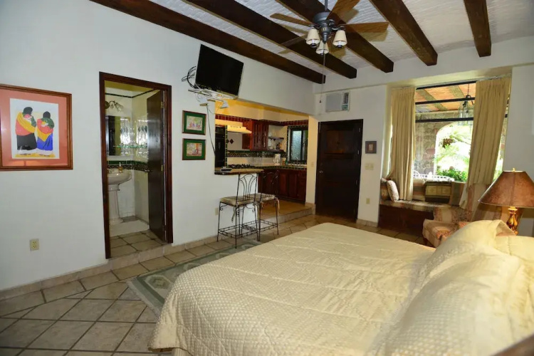 Casa Tres Leones