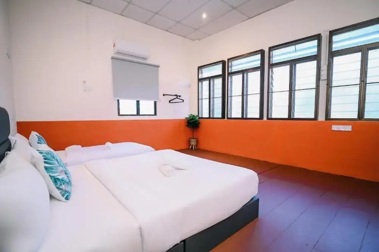 Swing & Pillows @ 75 Chulia St, Georgetown Penang
