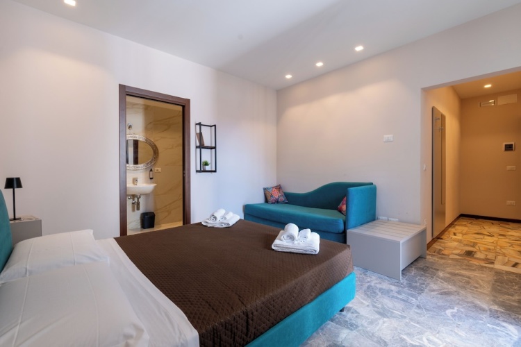 Standard Quadruple room with balcony and with courtyard view