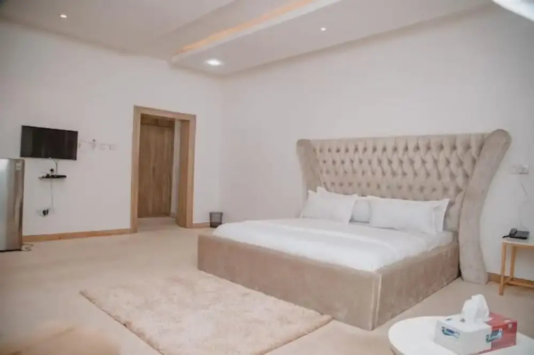 Sakasa Hotel and Suites